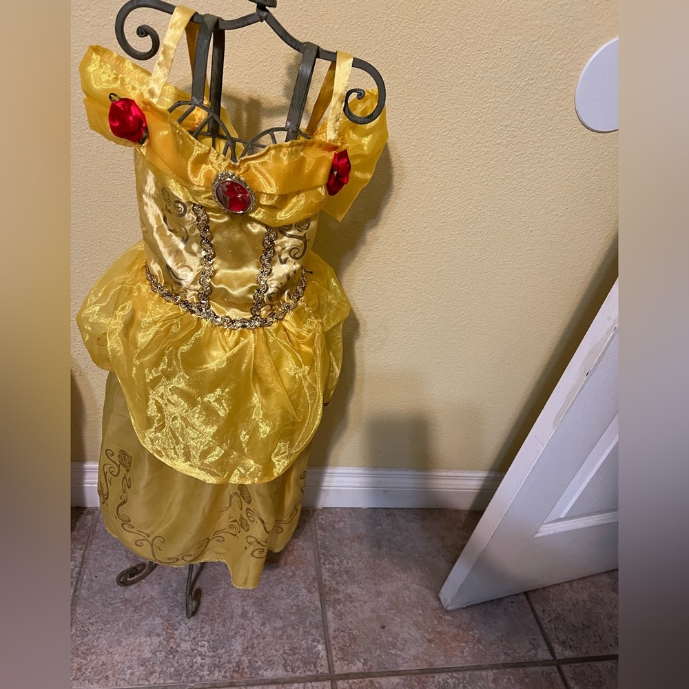 Disney Yellow and Red Theater Princess Costume
Size 4/6
